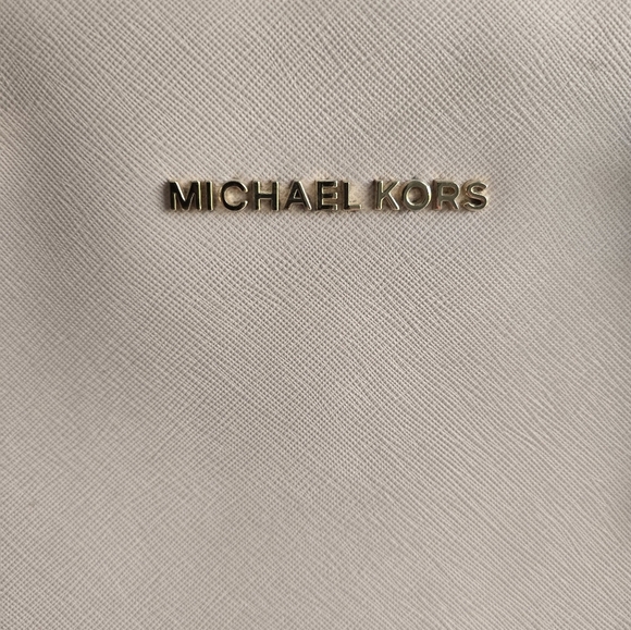 Michael Kors Beige Tote Bag - Picture 3 of 17